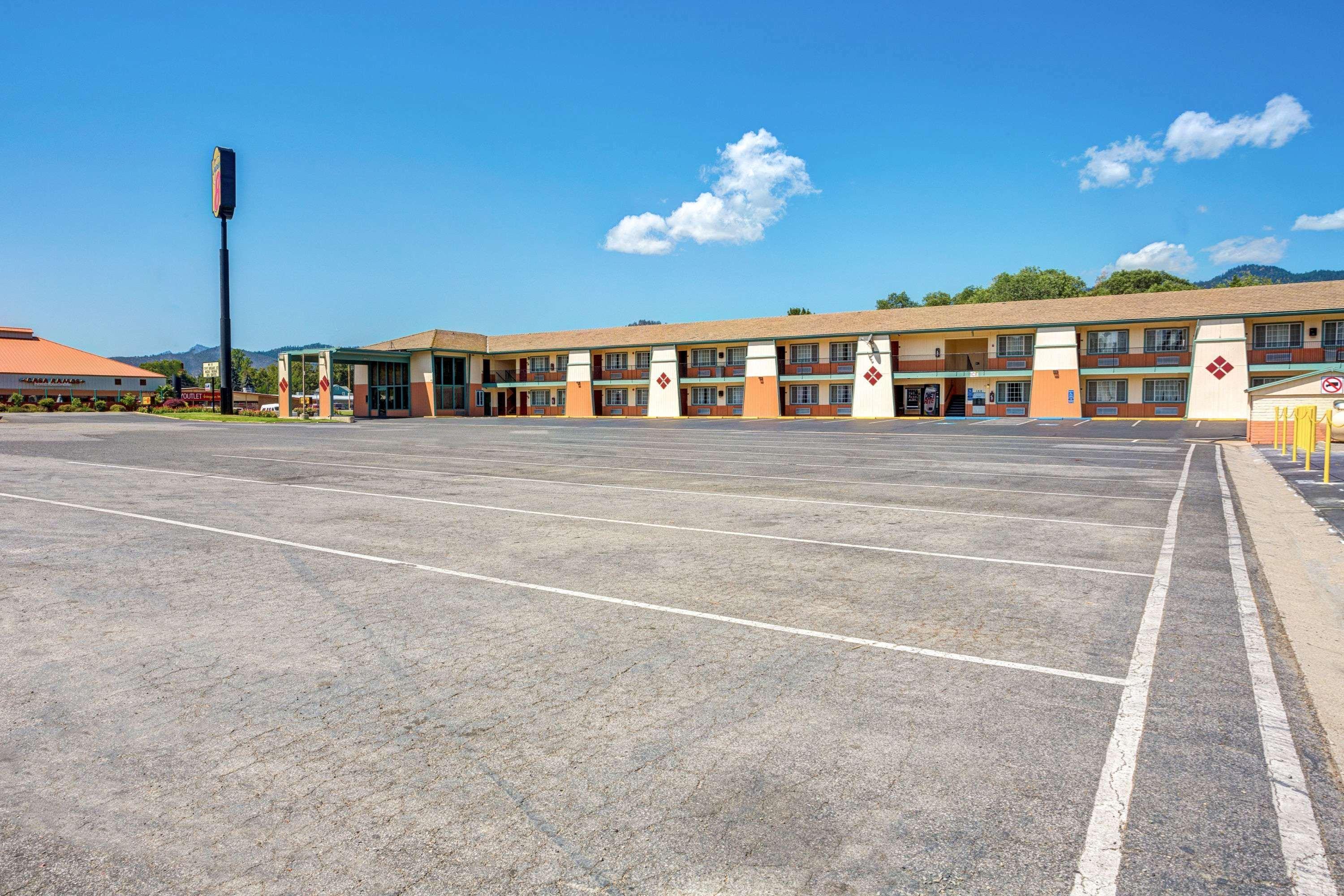 Hotel Super 8 By Wyndham Yreka Zewnętrze zdjęcie